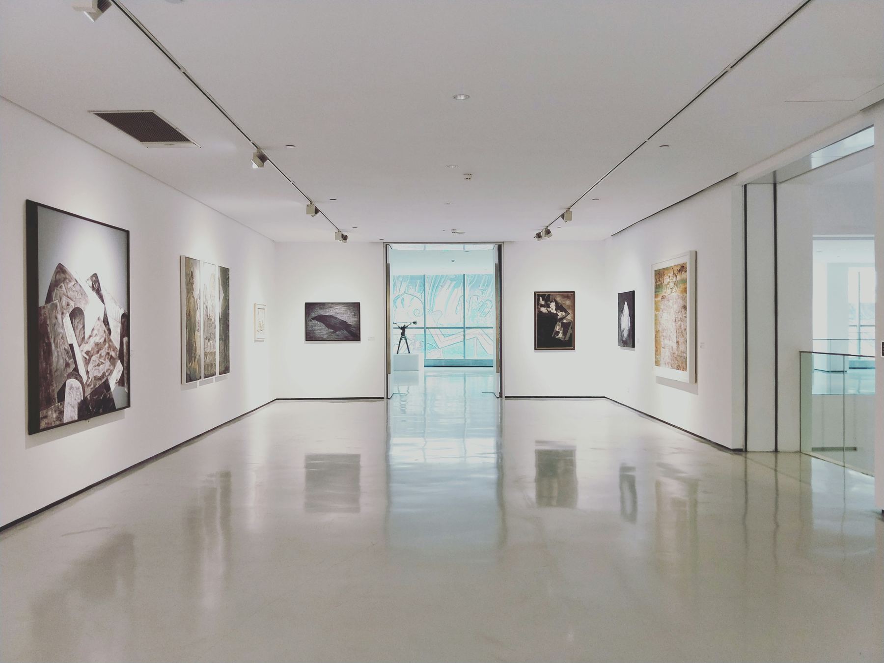 Salle d'exposition moderne